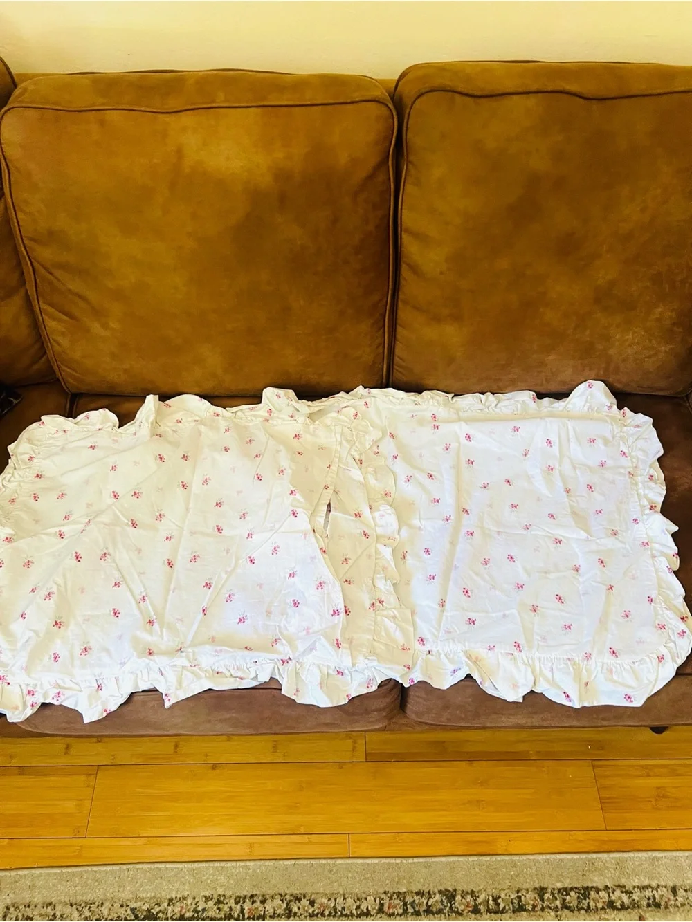 Simply Shabby Chic White Floral Ruffled 2 Pillow Cases